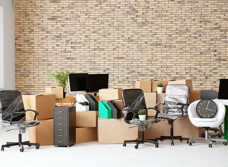 Các đồ đạc được chuẩn bị trước khi vận chuyển sang văn phòng mới