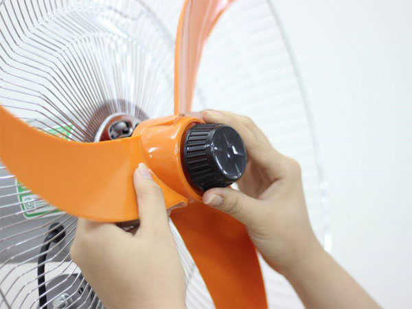 tháo và vệ sinh cánh quạt