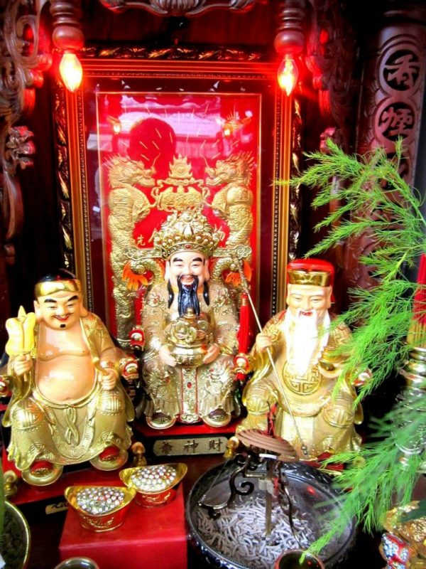 Chuyển bàn thờ từ nhà cũ sang nhà mới
