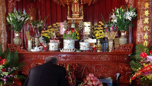 Bàn thờ tổ tiên là nơi linh thiêng nhất trong mỗi gia đình