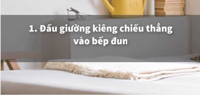 Đầu giường kiêng không nên chiếu thắng vào bếp đun