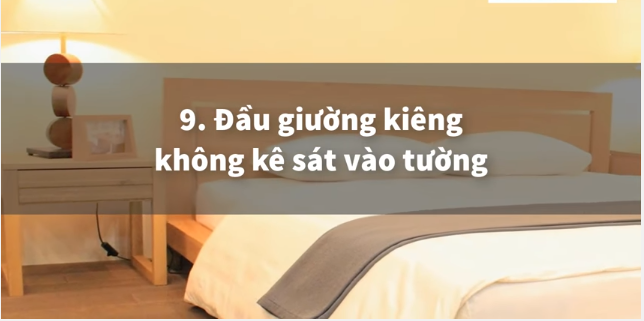 Đầu giường kiêng không nên kê sát vào tường