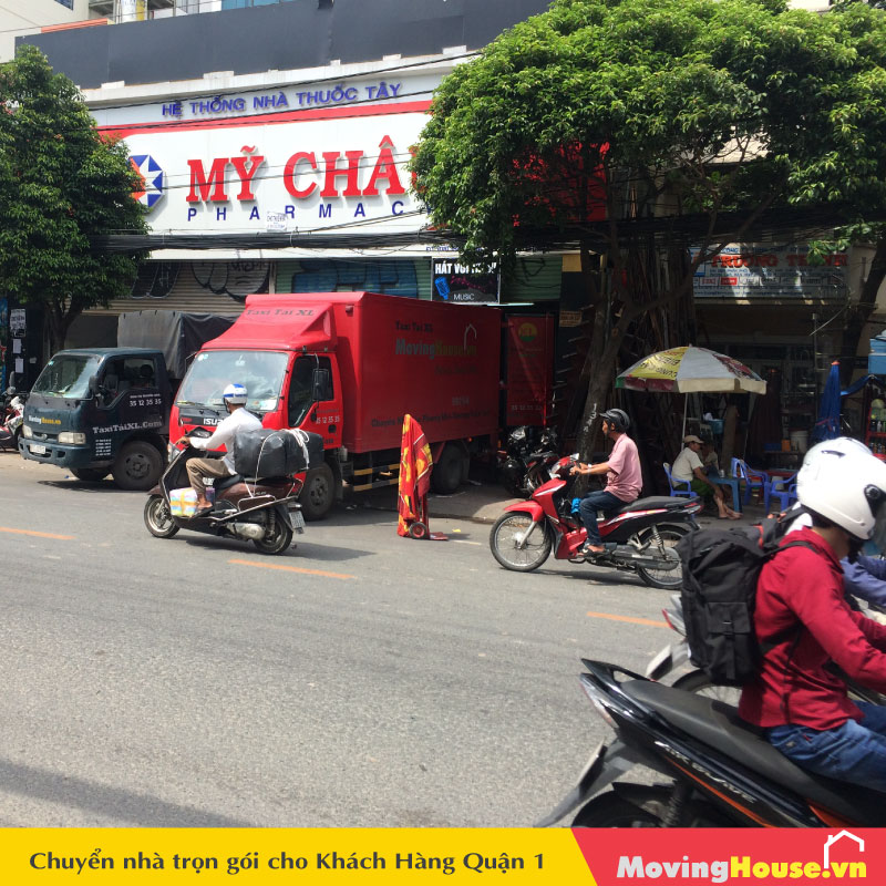 Vận chuyển cửa hàng tại Quận 1